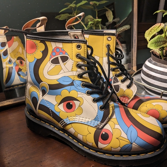 Dr. Martens Shoes - Dr Martins new in box size 8 Retro ray 1460 boots